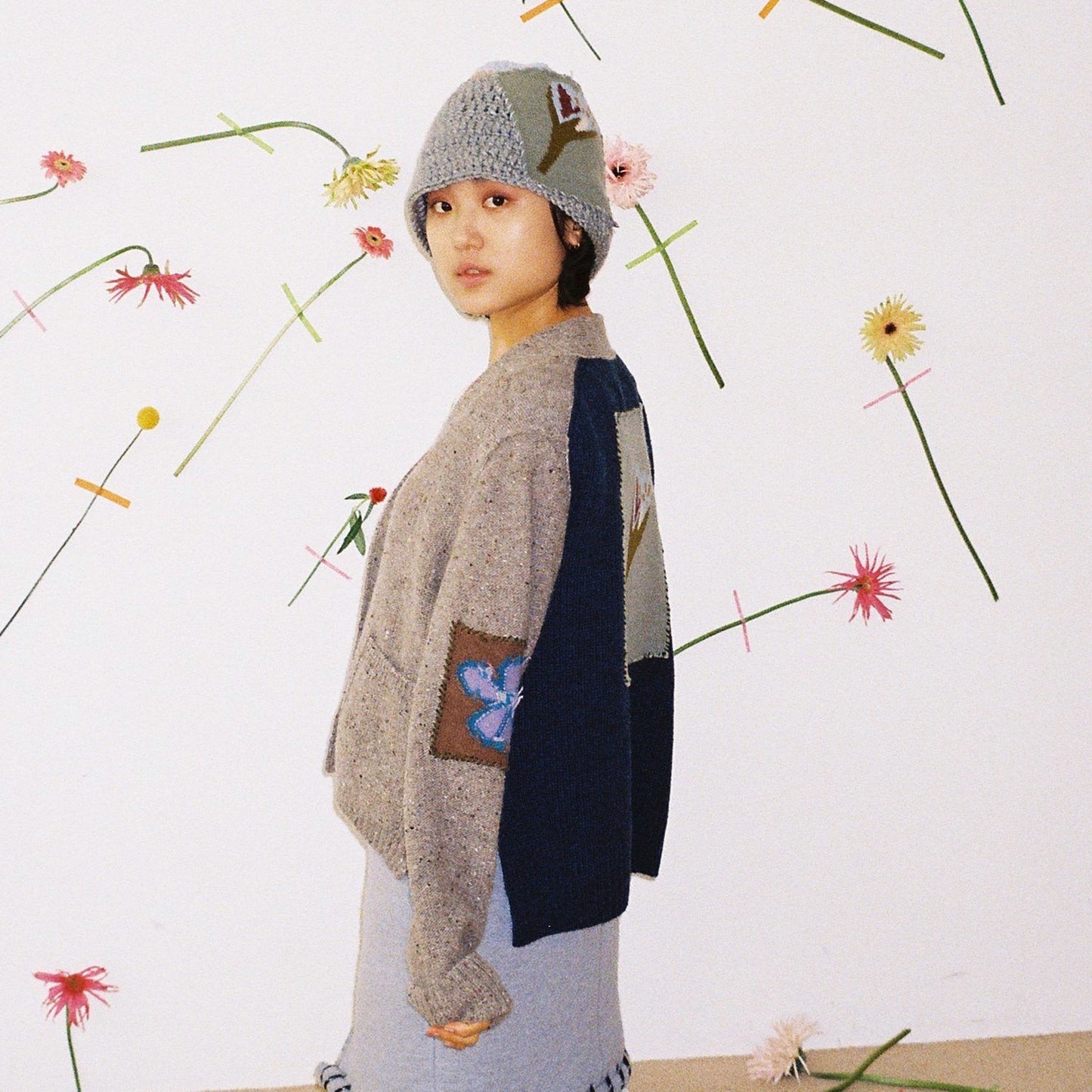 FLOWERING BUCKET GREY