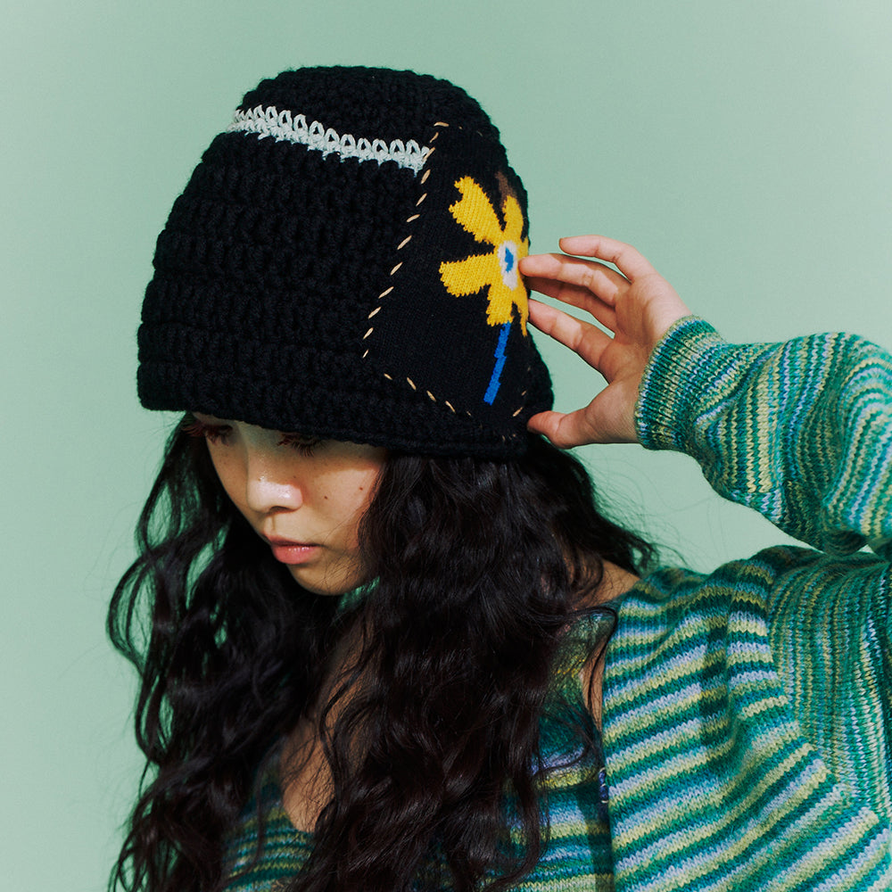 FLOWERING BUCKET ALL BLACK